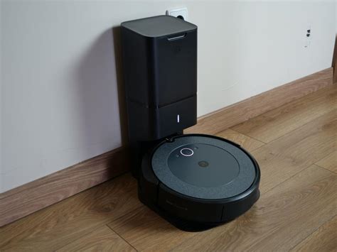 iRobot Roomba i5 recenzja robota odkurzającego z mapowaniem i stacją