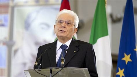 La Scelta Di Mattarella Si Taglia Lo Stipendio E Rinuncia A Mila