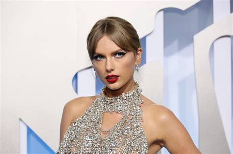 New Orleans Taylor Swift Fan Explains Why She Booked 191 Hotel Rooms ...