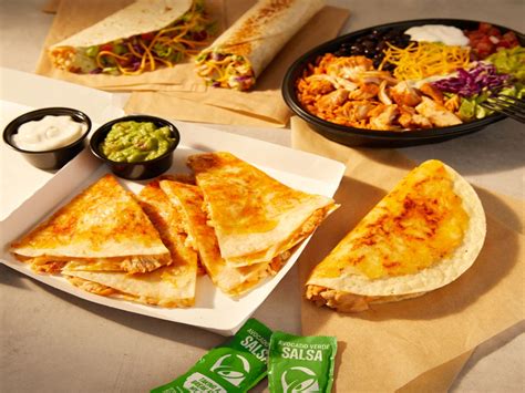 I Tried Taco Bells Cantina Chicken Menu And Loved All 5 New Menu Items Its A Total Game