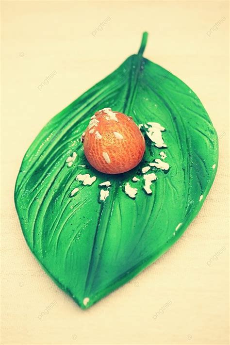 Paan Supari Or Betel Leaf With Betel Nut Photo Background And Picture