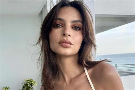 Emily Ratajkowski Leaves Fans Drooling After Ditching Her Bra In A