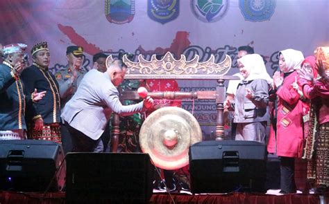 Ditandai Dengan Pemukulan Gong Bupati Lampung Selatan Resmi Membuka