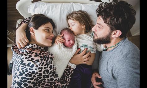 Foto Filho de Laura Neiva e Chay Suede José nasceu no dia 17 de