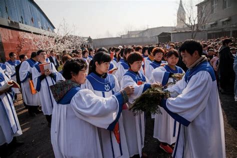 Pope Francis Asks Chinese Catholics To Trust His Deal With Government