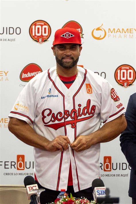 Albert Pujols Enfocado En Los Leones Del Escogido Y Con La Mirada En