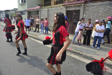 Desfile C Vico Alienta El Civismo Y La Alegr A Entre Vecinos De La Cdla