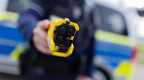 Polizei greift öfter zum Taser Drückt aber selten ab WELT