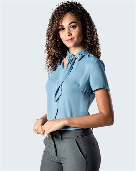 Camisa Feminina Crepe De Seda Uniforme Azul Claro Concept Uniformes