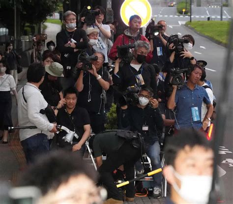 警視庁前に集まる報道陣 ― スポニチ Sponichi Annex 芸能