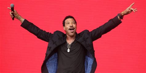 100 Lionel Richie Backgrounds