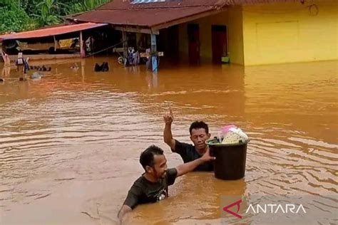 Bmkg Waspada Potensi Hujan Deras Disertai Angin Kencang Antara News