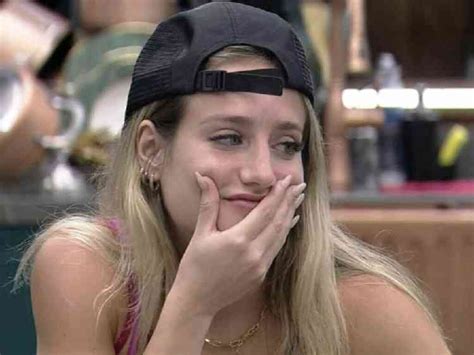 Bruna Griphao Se Descuida E Mostra Demais No Bbb Pagou Peitinho