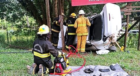 Acidente Entre Dois Ve Culos Em Indaial Deixa Uma Pessoa Sem Vida