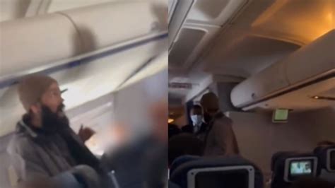 Hombre intenta abrir la puerta de un avión en pleno vuelo después de