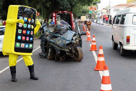 Celular Ao Volante Proposta Amplia Pena De Motorista Que Causar