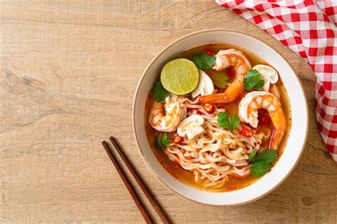 Ramen De Macarr O Instant Neo Em Sopa Picante Camar O Tom Yum Kung