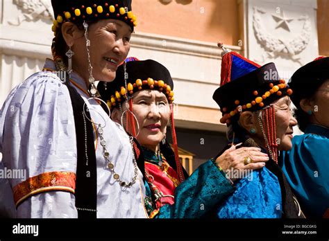 Mongolian Women In Traditional Costume Banque De Photographies Et D