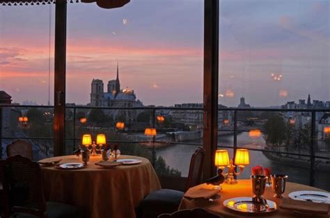 Which is the most romantic restaurant in Paris?