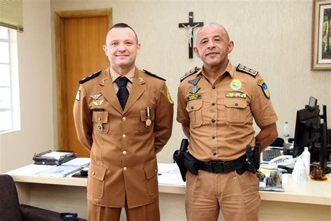 Subcomandante Geral Entrega Medalha Coronel Sarmento A Comandante De