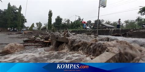 Banjir Bandang Rendam Puluhan Rumah Puskesmas Dan Sekolah Di Sikka NTT