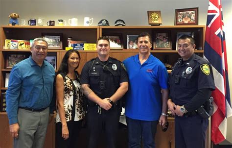 Man Meets With Maui Officers Who Saved Him Maui Now