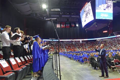 Photos Dmacc Metro Commencement Ceremony