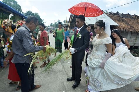 Mengenal Pakilia Tata Adat Menyambut Pengantin Baru Dari Mentawai