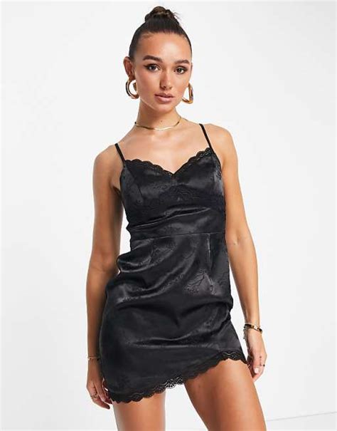 Lola May Kurzes Camisole Kleid Aus Satin In Schwarz Mit Spitzendetail