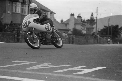 Jim Curry Passes - Southern 100 International Road Races