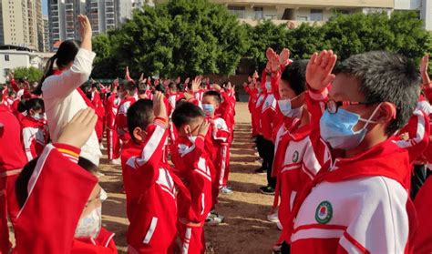 争做好队员！连州燕喜小学开展主题队日活动红领巾跟党走少先队员