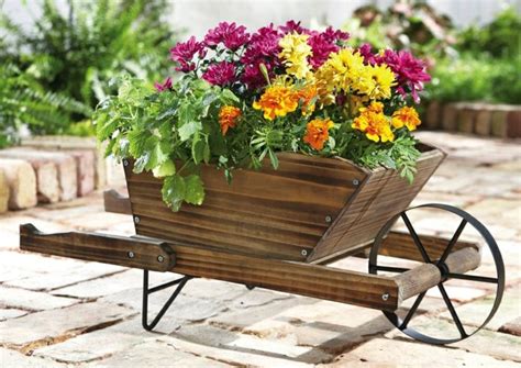 48 pots de fleurs en objets de récup pour en décorer le jardin