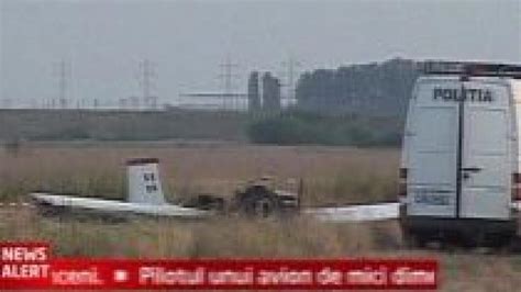 Un avion de antrenament s a prăbuşit lângă aerodromul Clinceni Pilotul