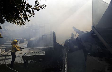 Des Quartiers Cossus De Los Angeles Touchés Par Les Incendies De Forêt