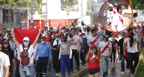 Álvaro Paz de la Barra es insultado y expulsado por manifestantes que