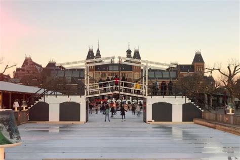 Hoera De Schaatsbaan Op Het Museumplein Gaat Weer Open Indebuurt