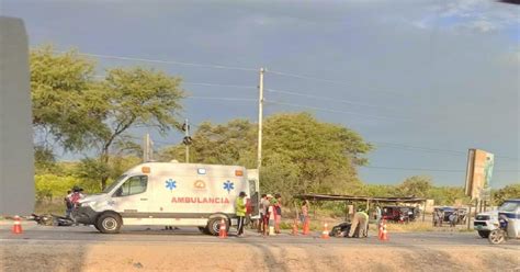 Motociclista Fallece Tras Impactar Contra Una Camioneta En La Carretera