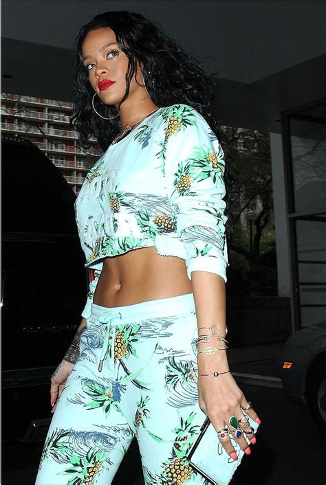 Pin By Bellissimo On Rihanna Rihanna Style Rihanna Street Style Fashion