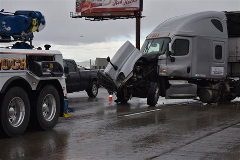 Jack Knifed Semi Causes Traffic Snarl On Southbound I 15 In Salt Lake City Gephardt Daily