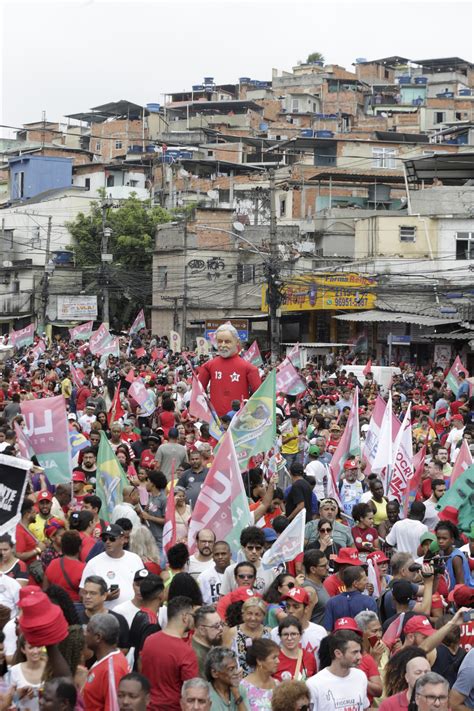 Campanha De Lula Substitui Tradicional Vermelho Pela Cor Branca Na