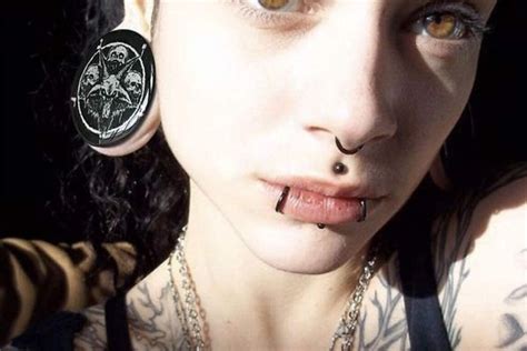 Тоннели в ушах | VeAn Tattoo
