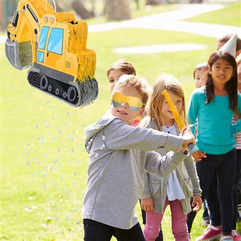 Pinata pequeña para excavadora con una venda murciélago y confeti