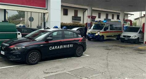 Bimba Di Mesi Rischia Di Soffocare Al Distributore Di Benzina