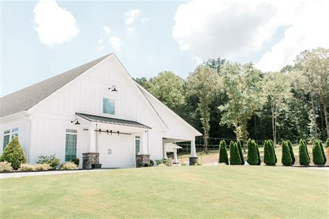 White Farmhouse Alabama Wedding Venue - White Farmhouse Wedding Venue ...