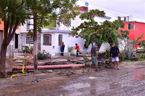 Se Derraman Aguas Negras En Las Puertas De Los Hogares En El Infonavit