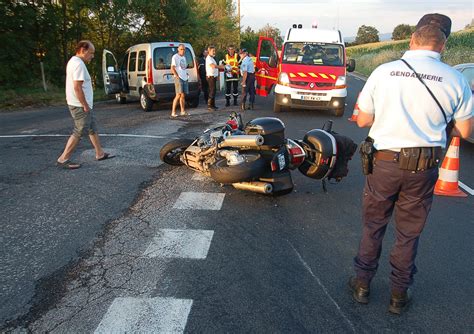 Faits Divers Voiture Contre Moto Un Bless Et Un Automobiliste En