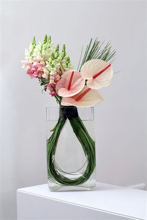 Pin By Mylene Arceo On Artistic Flowers Arrangements Modern Floral