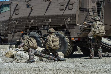 En cas de conflit majeur l armée française ne pourrait tenir que 80 km