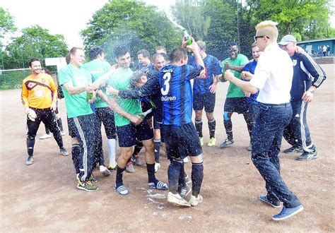 BSV Schüren bejubelt Aufstieg in Landesliga Dortmund Süd