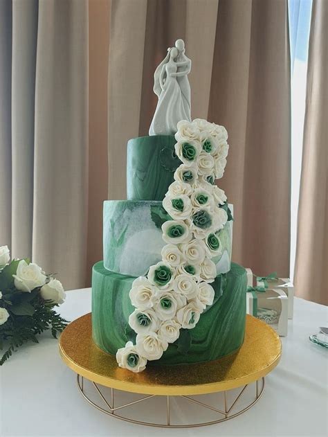 Green Wedding Cake Decorated Cake By ClaudiaSugarSweet CakesDecor